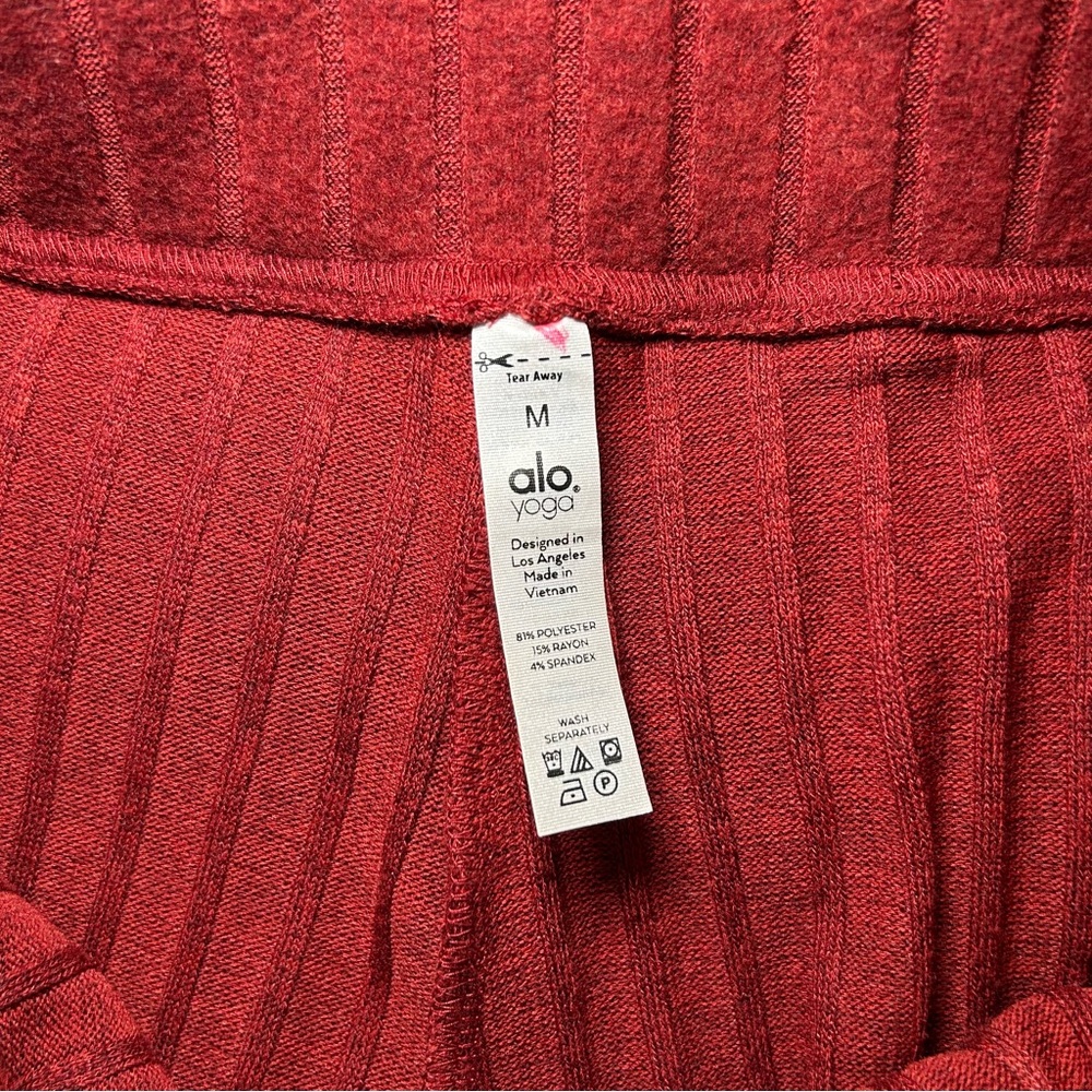 Alo Yoga Ribbed Take Comfort Short Red Size Medium - Picture 7 of 10